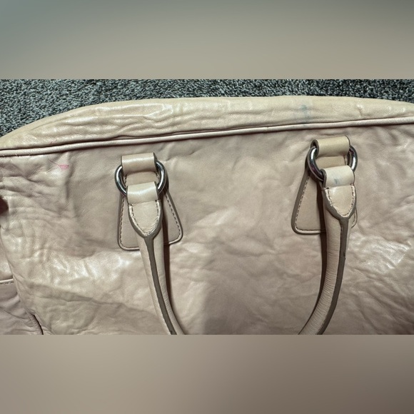 🚨SALE🚨 Prada leather handbag - Picture 4 of 17
